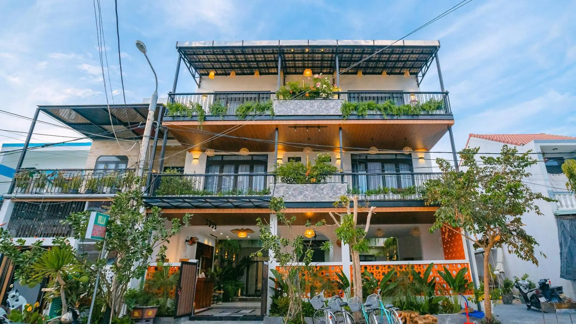 Beach Palm Villa Hội An 3*,