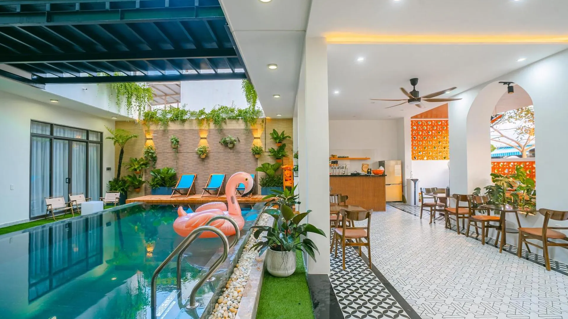 Beach Palm Villa Hội An 3*,