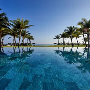 Wyndham Royal Beachfront & Resort